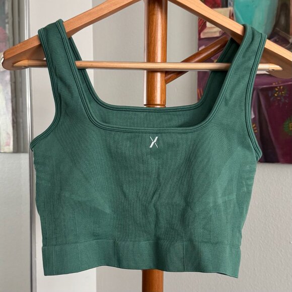 Knix - Good to Go Seamless Crop Tank in Peppermint (green) - Picture 6 of 7